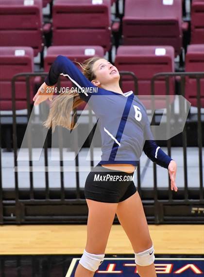 Thumbnail 2 in Boerne-Champion vs Austin (Class 5A Bidistrict) photogallery.