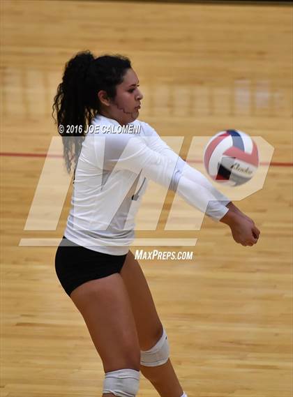 Thumbnail 1 in Boerne-Champion vs Austin (Class 5A Bidistrict) photogallery.