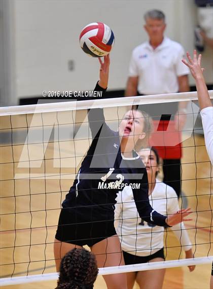 Thumbnail 1 in Boerne-Champion vs Austin (Class 5A Bidistrict) photogallery.