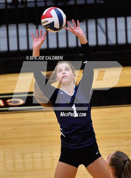 Thumbnail 3 in Boerne-Champion vs Austin (Class 5A Bidistrict) photogallery.