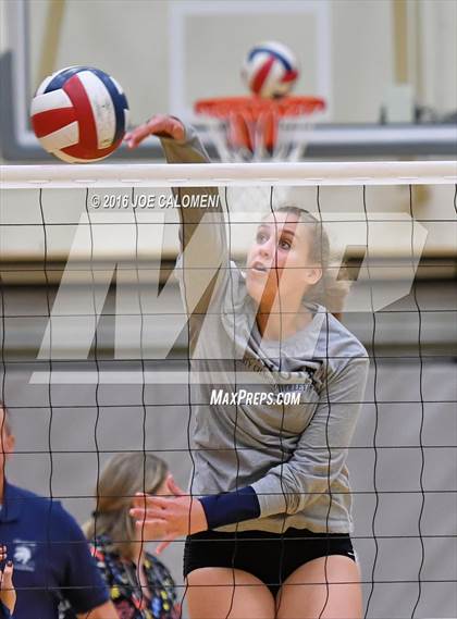 Thumbnail 2 in Boerne-Champion vs Austin (Class 5A Bidistrict) photogallery.