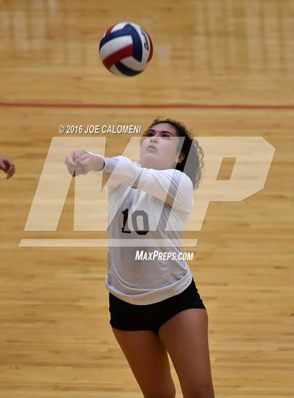 Thumbnail 2 in Boerne-Champion vs Austin (Class 5A Bidistrict) photogallery.