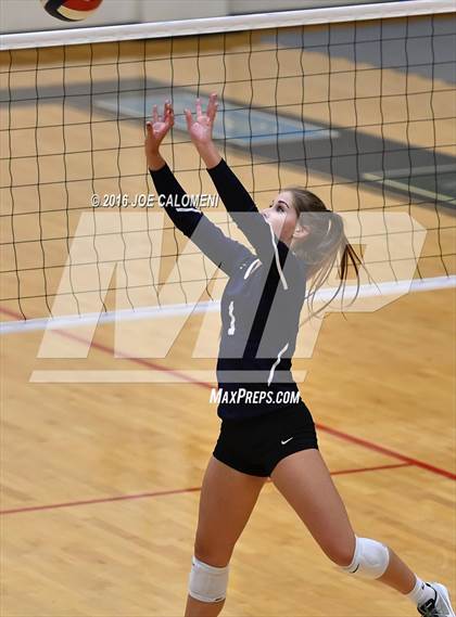 Thumbnail 3 in Boerne-Champion vs Austin (Class 5A Bidistrict) photogallery.