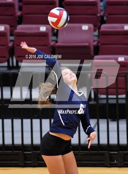 Thumbnail 3 in Boerne-Champion vs Austin (Class 5A Bidistrict) photogallery.