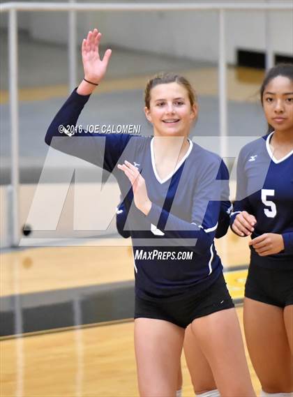 Thumbnail 3 in Boerne-Champion vs Austin (Class 5A Bidistrict) photogallery.