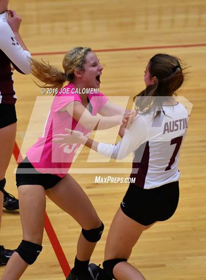 Thumbnail 3 in Boerne-Champion vs Austin (Class 5A Bidistrict) photogallery.