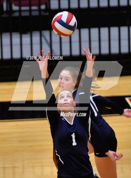 Thumbnail 3 in Boerne-Champion vs Austin (Class 5A Bidistrict) photogallery.