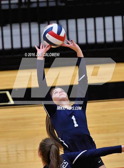 Thumbnail 3 in Boerne-Champion vs Austin (Class 5A Bidistrict) photogallery.