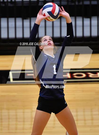 Thumbnail 2 in Boerne-Champion vs Austin (Class 5A Bidistrict) photogallery.