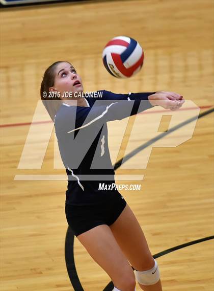 Thumbnail 3 in Boerne-Champion vs Austin (Class 5A Bidistrict) photogallery.