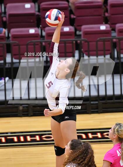 Thumbnail 2 in Boerne-Champion vs Austin (Class 5A Bidistrict) photogallery.