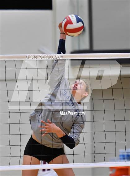 Thumbnail 3 in Boerne-Champion vs Austin (Class 5A Bidistrict) photogallery.
