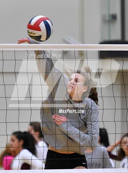 Thumbnail 3 in Boerne-Champion vs Austin (Class 5A Bidistrict) photogallery.