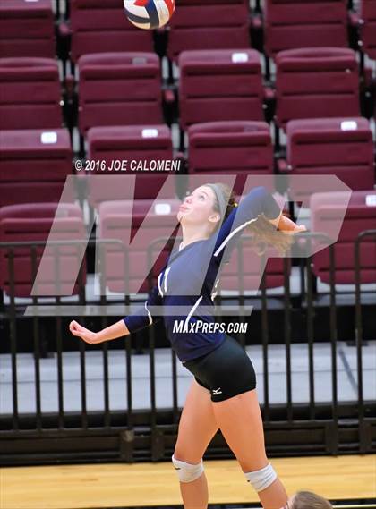 Thumbnail 2 in Boerne-Champion vs Austin (Class 5A Bidistrict) photogallery.