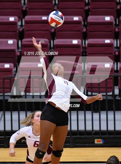 Thumbnail 2 in Boerne-Champion vs Austin (Class 5A Bidistrict) photogallery.