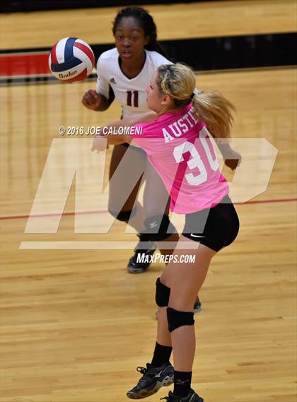 Thumbnail 3 in Boerne-Champion vs Austin (Class 5A Bidistrict) photogallery.