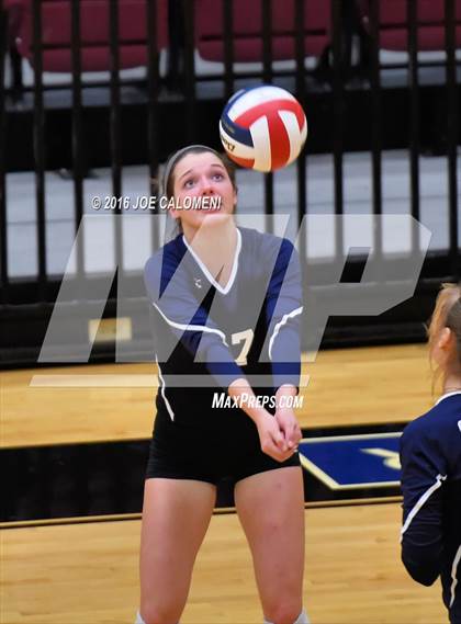 Thumbnail 2 in Boerne-Champion vs Austin (Class 5A Bidistrict) photogallery.