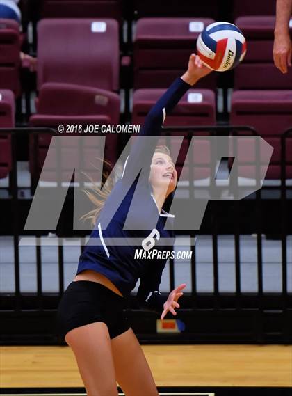 Thumbnail 2 in Boerne-Champion vs Austin (Class 5A Bidistrict) photogallery.