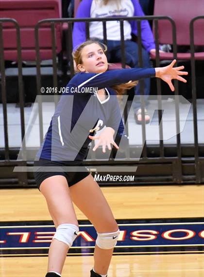 Thumbnail 2 in Boerne-Champion vs Austin (Class 5A Bidistrict) photogallery.