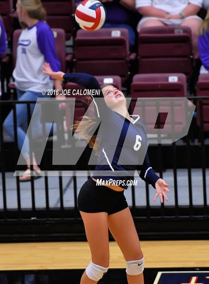 Thumbnail 3 in Boerne-Champion vs Austin (Class 5A Bidistrict) photogallery.