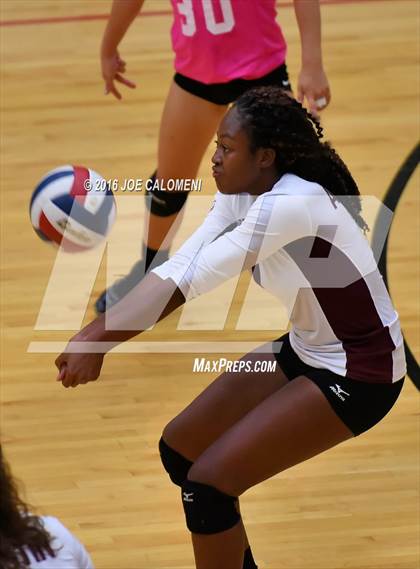 Thumbnail 3 in Boerne-Champion vs Austin (Class 5A Bidistrict) photogallery.