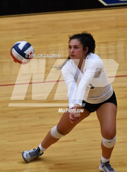 Thumbnail 3 in Boerne-Champion vs Austin (Class 5A Bidistrict) photogallery.
