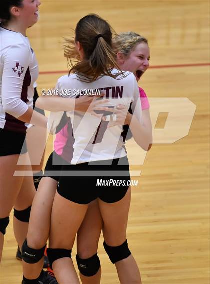 Thumbnail 1 in Boerne-Champion vs Austin (Class 5A Bidistrict) photogallery.