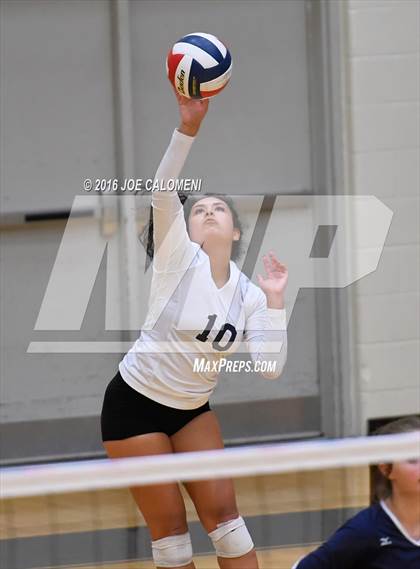 Thumbnail 3 in Boerne-Champion vs Austin (Class 5A Bidistrict) photogallery.