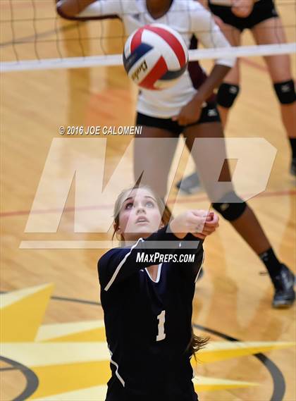 Thumbnail 2 in Boerne-Champion vs Austin (Class 5A Bidistrict) photogallery.