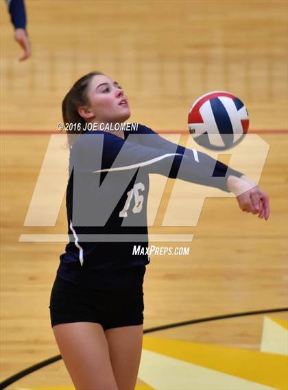 Thumbnail 1 in Boerne-Champion vs Austin (Class 5A Bidistrict) photogallery.