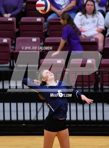 Thumbnail 3 in Boerne-Champion vs Austin (Class 5A Bidistrict) photogallery.