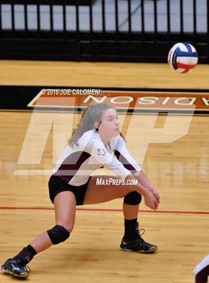 Thumbnail 3 in Boerne-Champion vs Austin (Class 5A Bidistrict) photogallery.