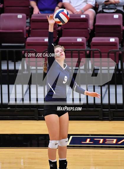 Thumbnail 3 in Boerne-Champion vs Austin (Class 5A Bidistrict) photogallery.