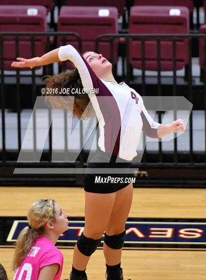 Thumbnail 3 in Boerne-Champion vs Austin (Class 5A Bidistrict) photogallery.