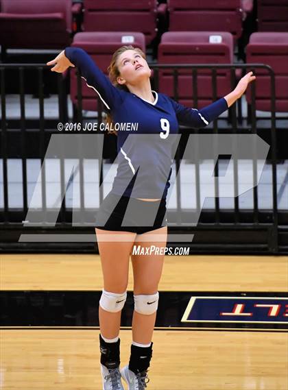 Thumbnail 2 in Boerne-Champion vs Austin (Class 5A Bidistrict) photogallery.
