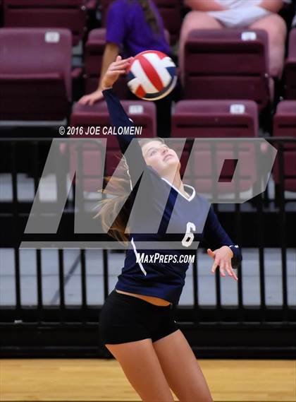 Thumbnail 1 in Boerne-Champion vs Austin (Class 5A Bidistrict) photogallery.