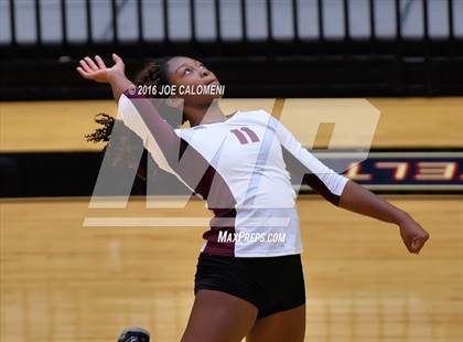 Thumbnail 3 in Boerne-Champion vs Austin (Class 5A Bidistrict) photogallery.