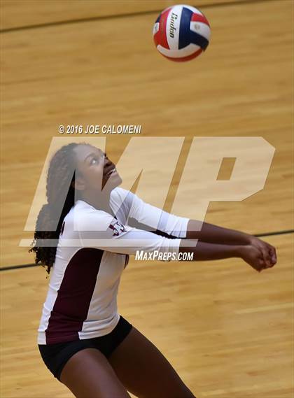 Thumbnail 1 in Boerne-Champion vs Austin (Class 5A Bidistrict) photogallery.