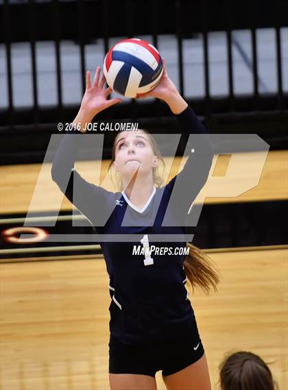 Thumbnail 1 in Boerne-Champion vs Austin (Class 5A Bidistrict) photogallery.