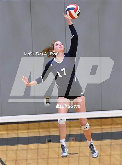 Thumbnail 2 in Boerne-Champion vs Austin (Class 5A Bidistrict) photogallery.