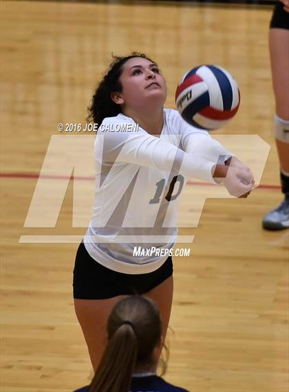 Thumbnail 3 in Boerne-Champion vs Austin (Class 5A Bidistrict) photogallery.
