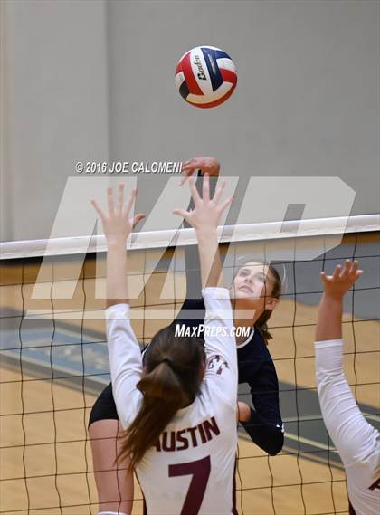 Thumbnail 2 in Boerne-Champion vs Austin (Class 5A Bidistrict) photogallery.