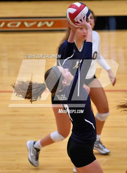 Thumbnail 1 in Boerne-Champion vs Austin (Class 5A Bidistrict) photogallery.