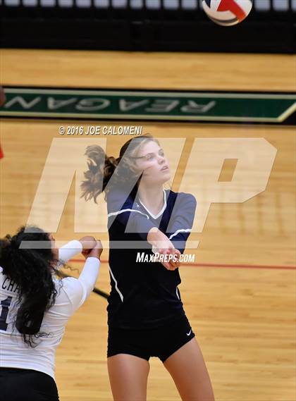 Thumbnail 2 in Boerne-Champion vs Austin (Class 5A Bidistrict) photogallery.