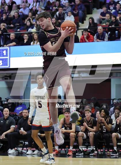 Thumbnail 3 in Archbishop Stepinac vs. Iona Prep (Crusader Classic) photogallery.