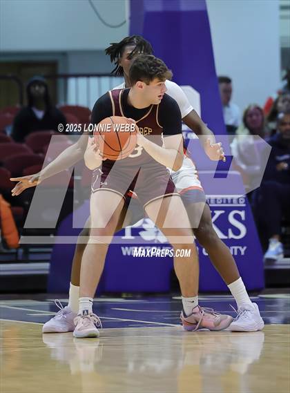 Thumbnail 3 in Archbishop Stepinac vs. Iona Prep (Crusader Classic) photogallery.