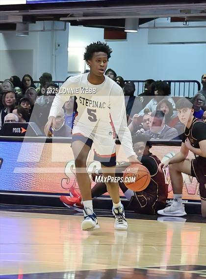 Thumbnail 3 in Archbishop Stepinac vs. Iona Prep (Crusader Classic) photogallery.