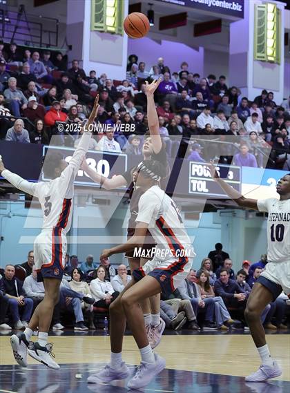 Thumbnail 3 in Archbishop Stepinac vs. Iona Prep (Crusader Classic) photogallery.