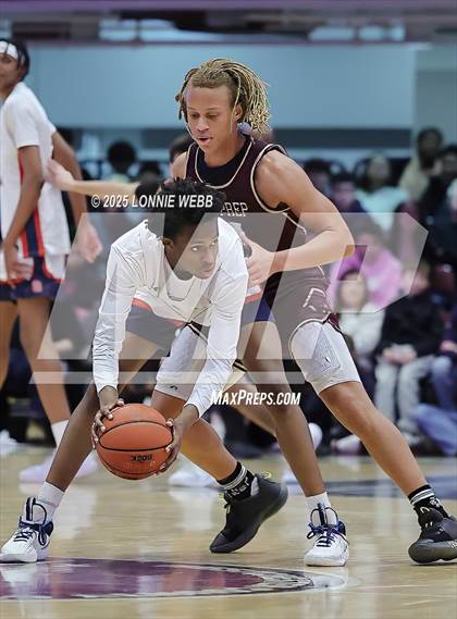 Thumbnail 2 in Archbishop Stepinac vs. Iona Prep (Crusader Classic) photogallery.