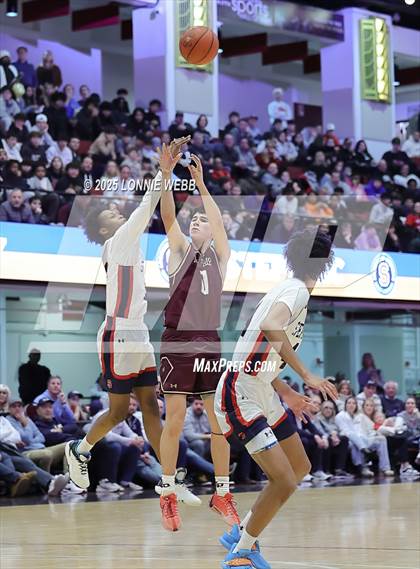 Thumbnail 3 in Archbishop Stepinac vs. Iona Prep (Crusader Classic) photogallery.